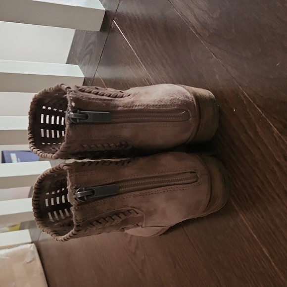 American Eagle Fall Boot - Picture 3 of 4